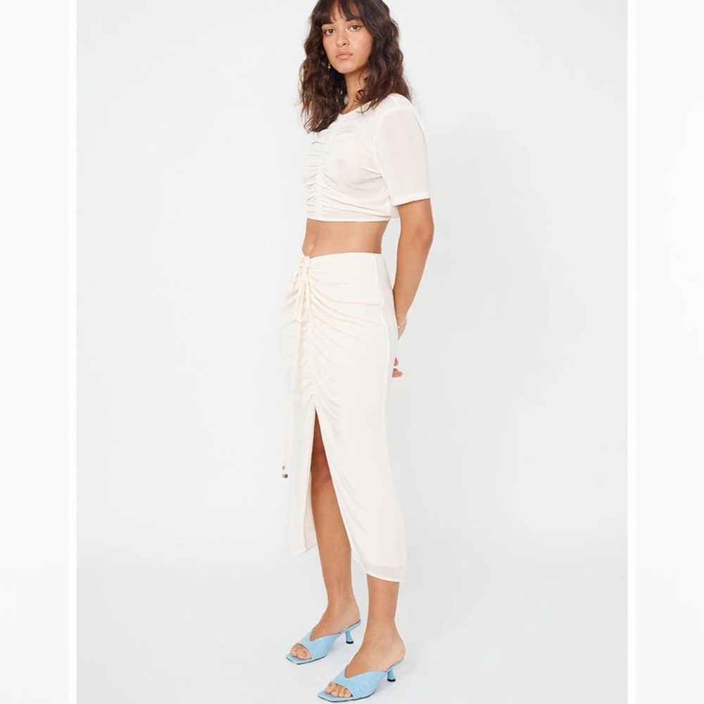 Suboo - The Liz Rouched Crop Reversible Top - Cream - Picture 4 of 11
